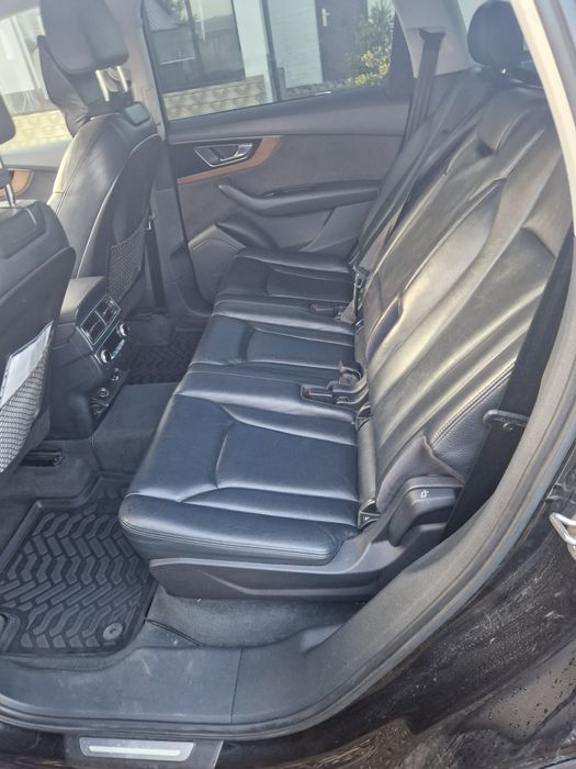 Vând Audi Q 7 an 2016