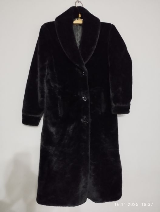 Шуба искусственная 52 р