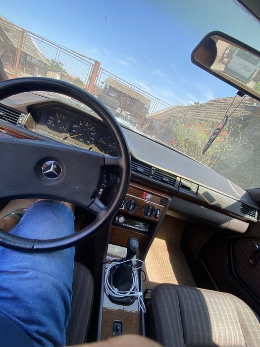 MERCEDES-BENZ E-Class 1991 — imagine 3