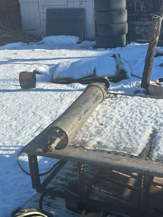 Vând cilindri hidraulici