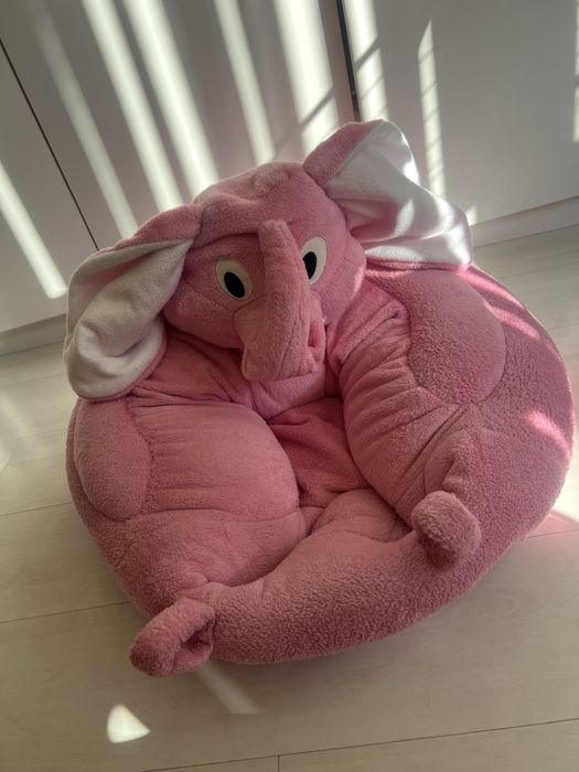 Слон пуф за стоене в седнало положение на бебе