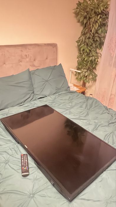 Samsung Smart TV, 101 cm, 4K Ultra HD, telecomanda, ca si nou.
