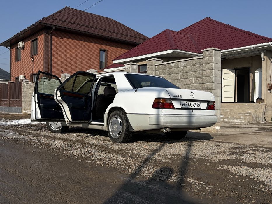 Мерседес  E 200