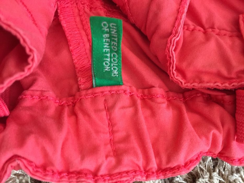 Детски панталони: United colors of Benetton