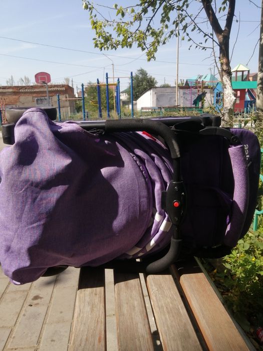 Каляска детская фиолетовая