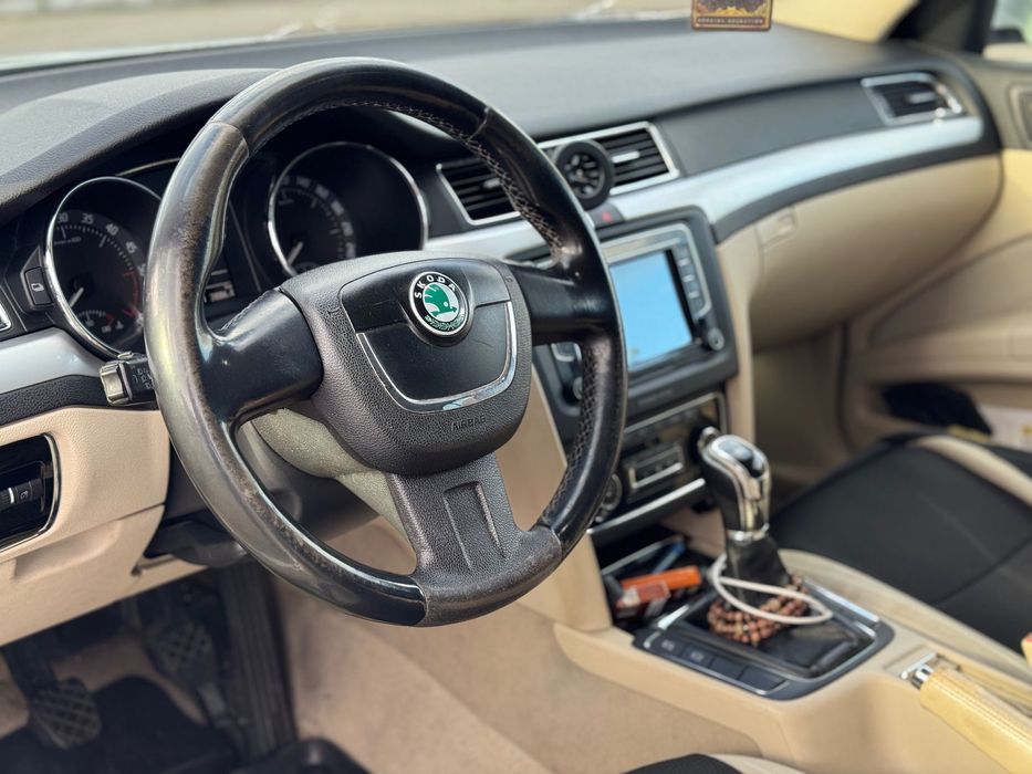 SKODA Superb 2011 — imagine 5