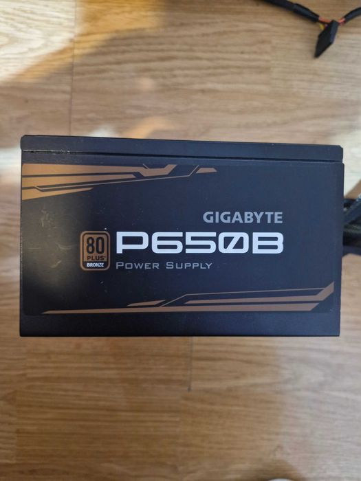 Sursa Gigabyte, 650W