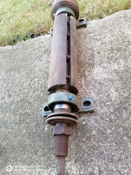 Vând un satâr, abric pentru tâmplărie și diverse axuri circular