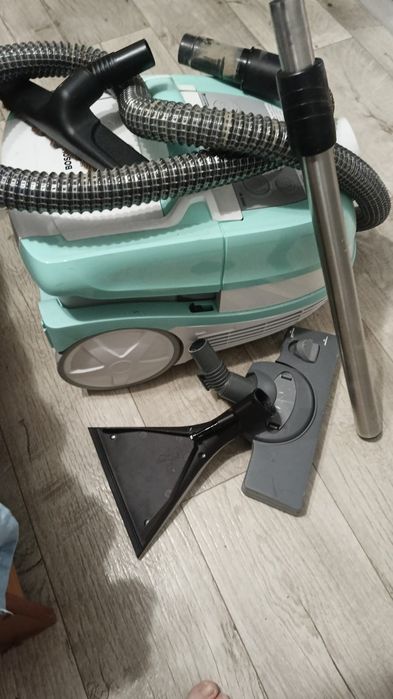 Продам моющий пылесос BOSCH