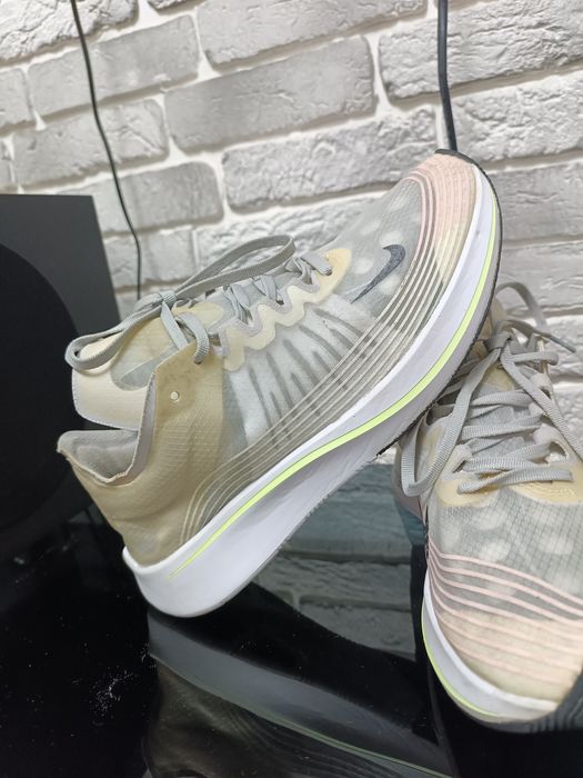 Оригинальные кроссы Nike