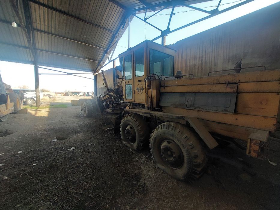 Продам Грейдер ДЗ 122-А-2