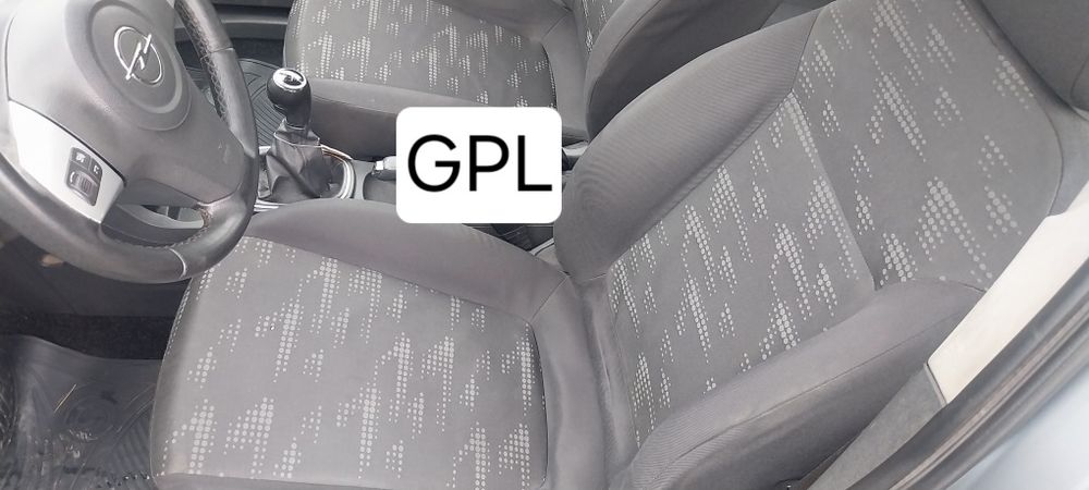 Opel Corsa 2012//1,4 GPL+ Benzină