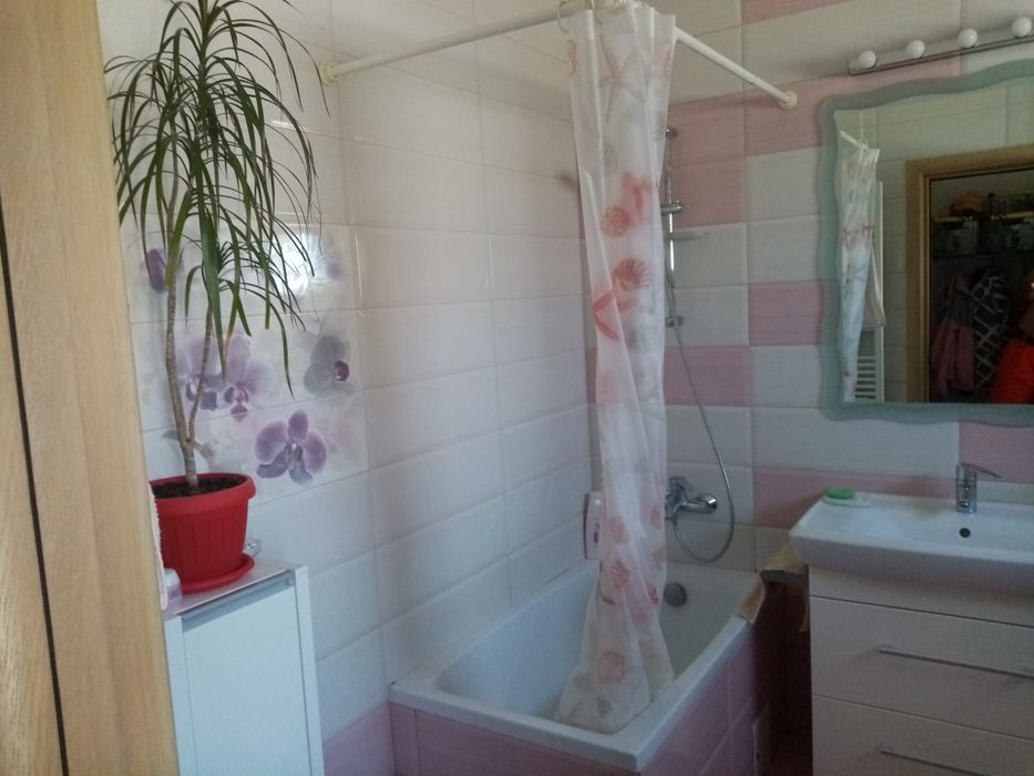 Proprietar inchiriez un apt. 4 camere  in vila in Rosu/ Chiajna, 2 bai, 2 locuri parcare