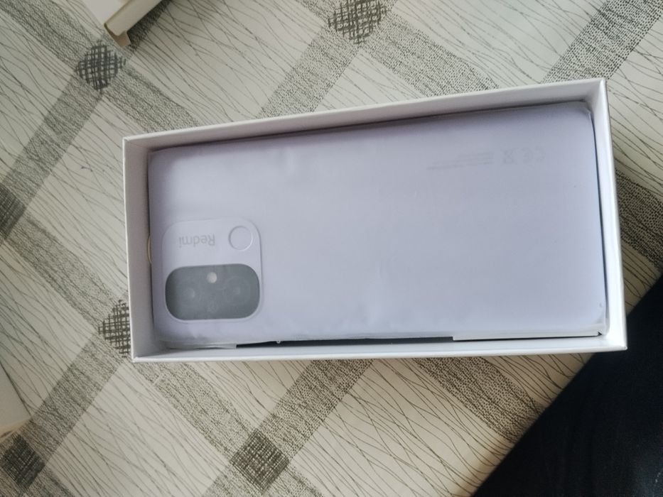 Redmi 12c в идеальном состоянии торг уместен