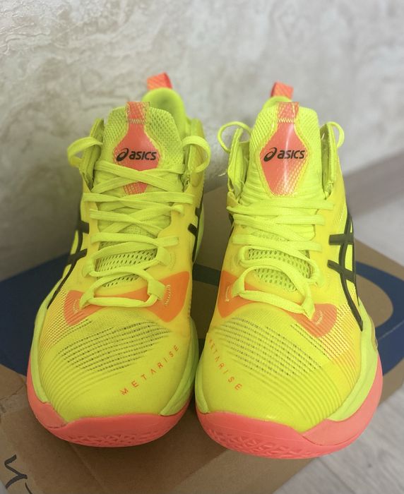 кросовки asiks метарайс париж 2
