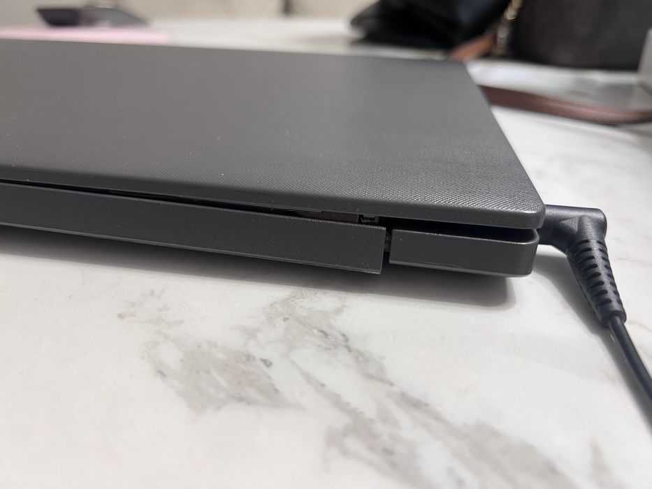 Ноутбук Lenovo V14-ADA