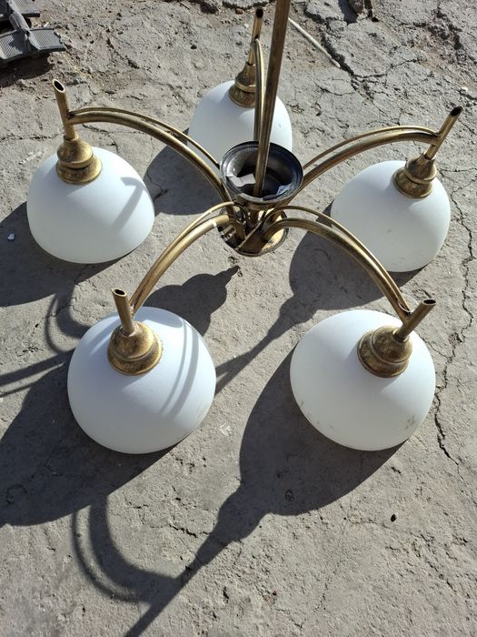 Продаётся пятирожковая люстра