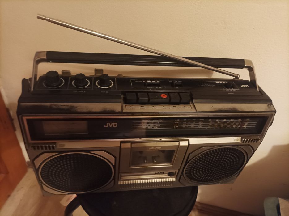 Vând cu defect  jvc