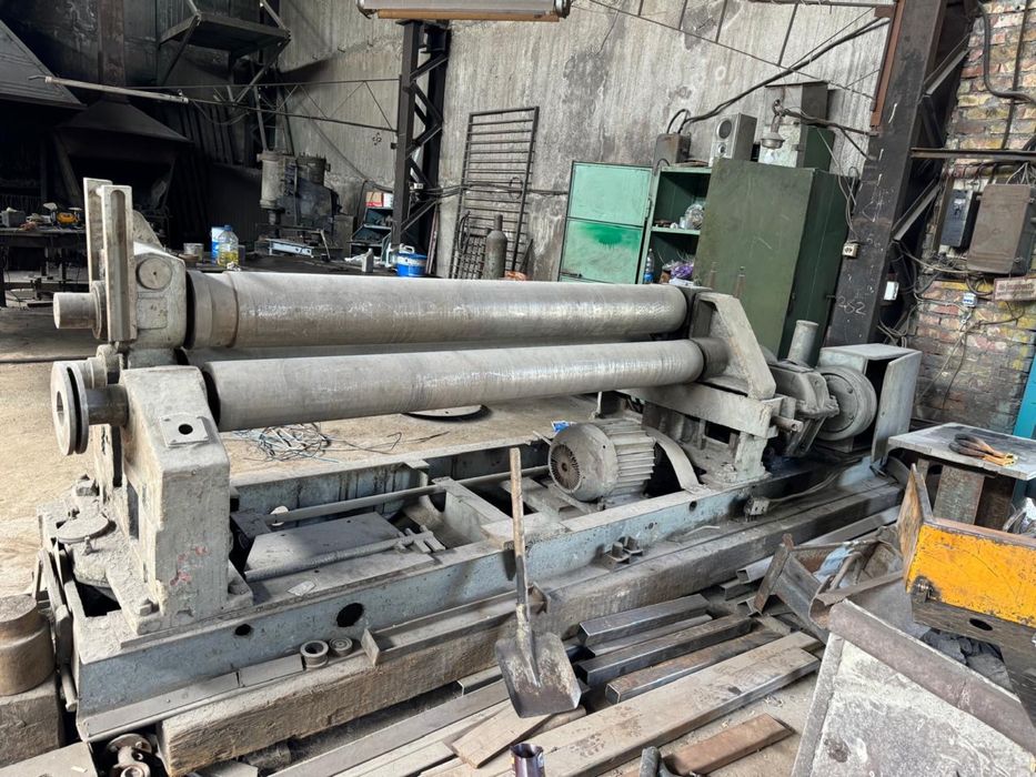 Продам станок, вальцы и2220. 2 метра, 10 мм катает