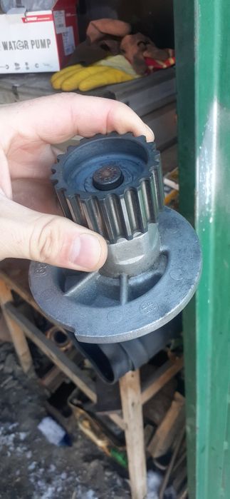 Продам помпу шевролет круз 1,6