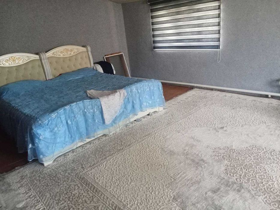 10-соток, 7-хонали ховли сотилади.