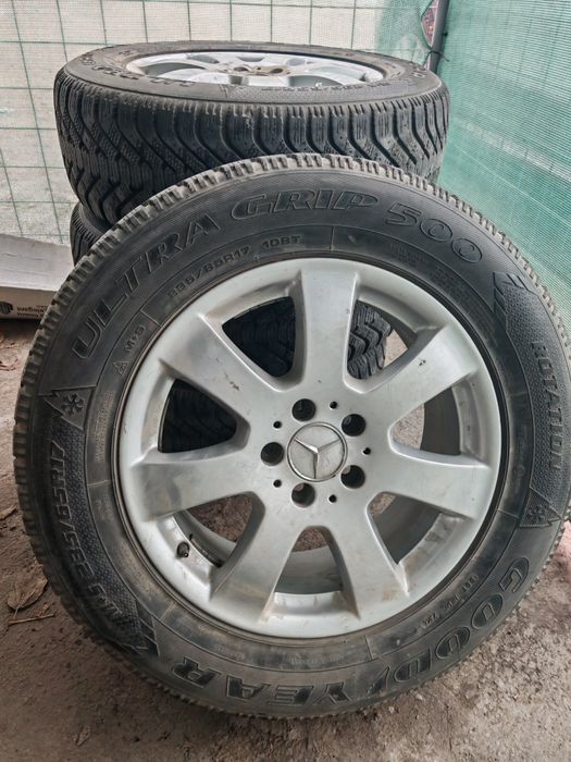 Продам диски с зимней резиной 235/65 R17