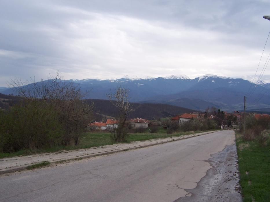 Парцел 1 800 м2 с. Гуцал Боровец с ПУП