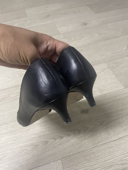 Поодам кожанные туфли