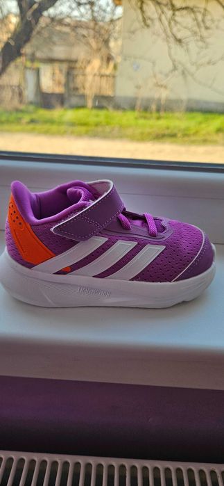 Детски маратонки на Адидас за момиче