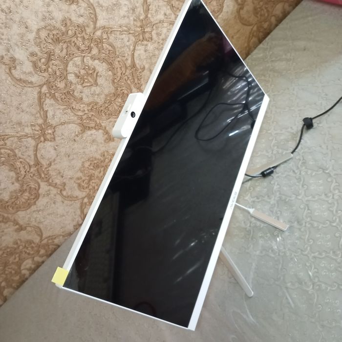 Aveks Monoblok rangi oq.