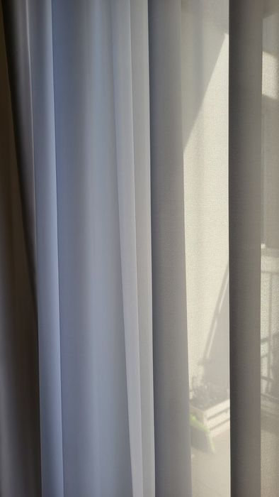 Ofer spre vanzare perdea noua,alba  ,cusuta, dimensiune  11.61 metrii / 2,78 metri inaltime