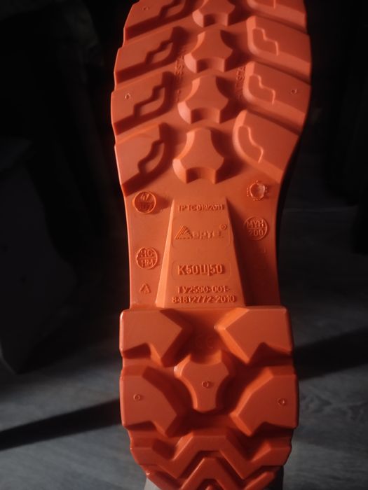 Сапоги резиновые 5 000тенге