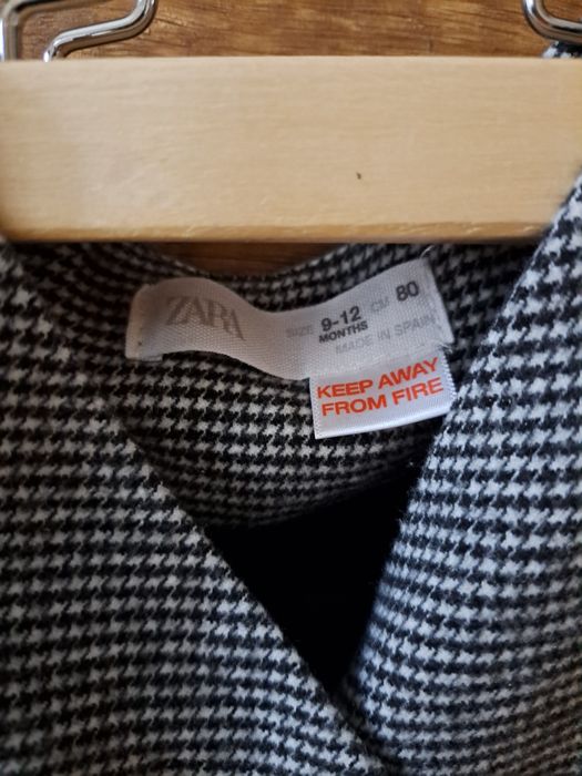 Zara / Зара бебешка  рокля с прихлупване