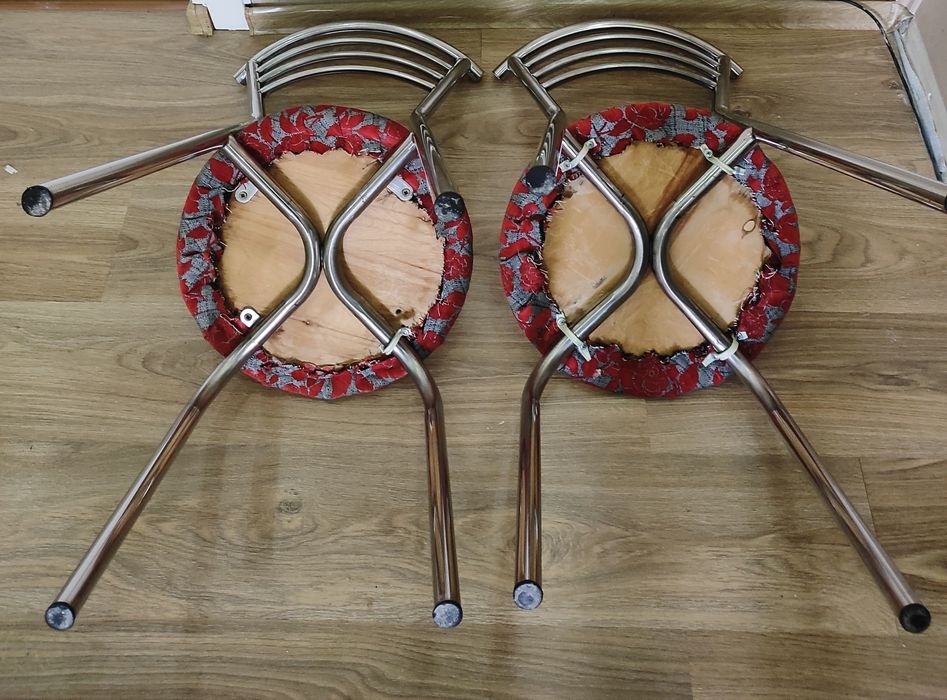 Продаются два стула из нержавейки.