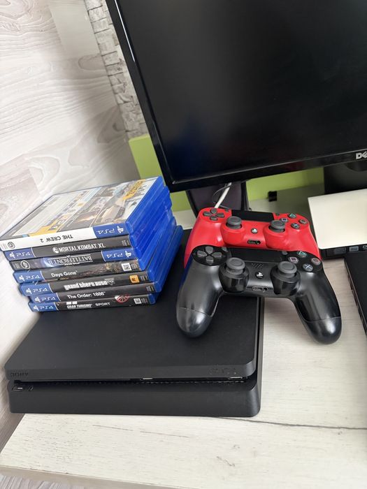 PlayStation 4 slim + 2 controllers