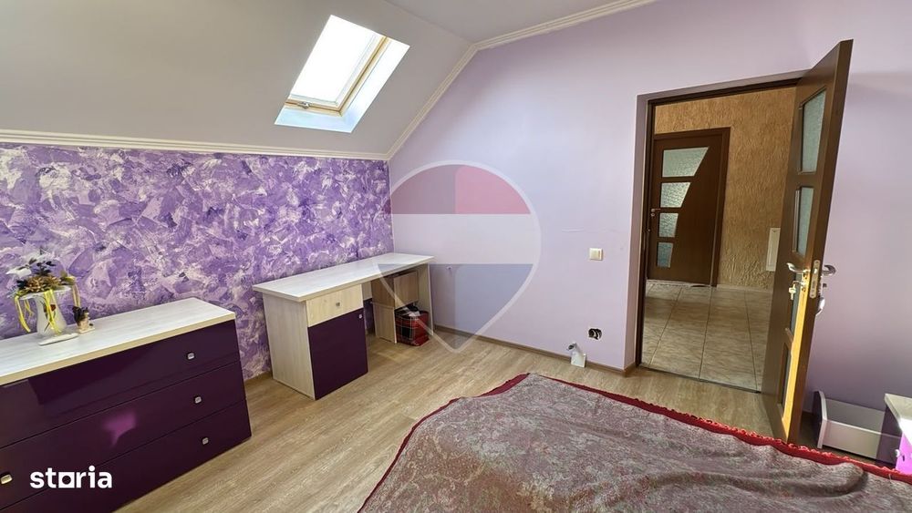 De închiriat casă cu 5 camere, în Sântandrei