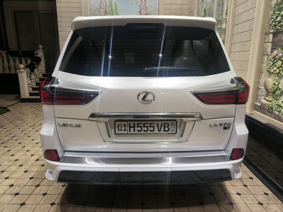 Lexus 570 sotiladi