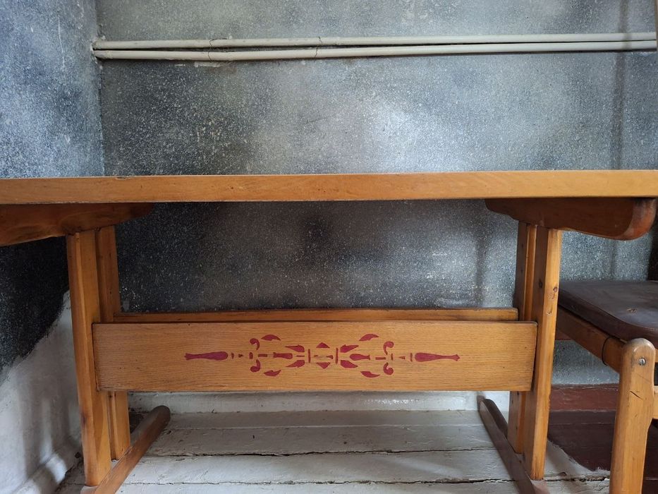 Продаётся деревянный стол