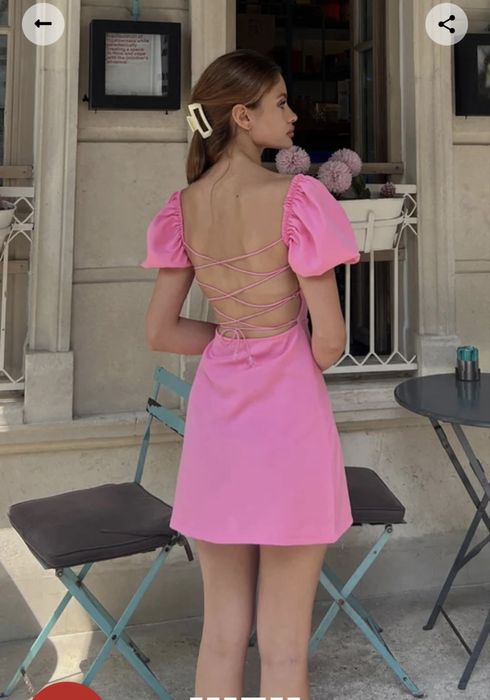 Къса розова рокля