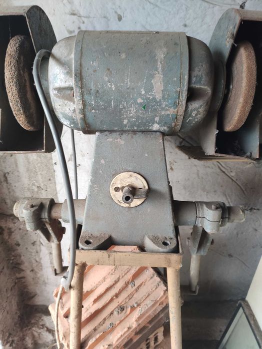 Polizor de banc pentru ascuțire,cu suport.