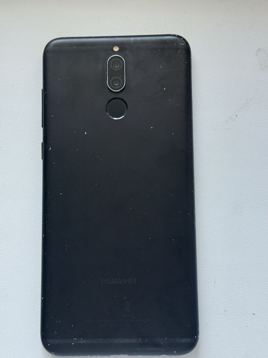 Huawei  mate 10 lite с пауербанком