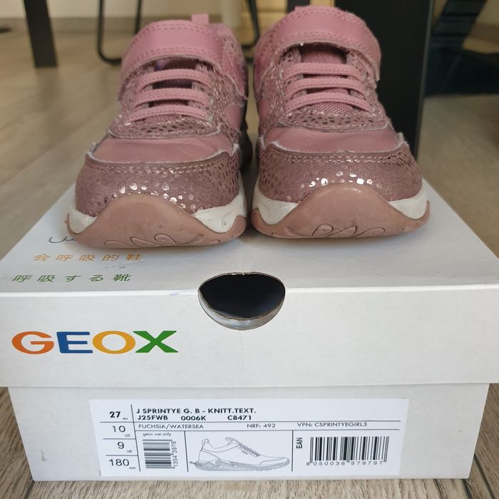 Обувки на Geox за момиче 26 номер