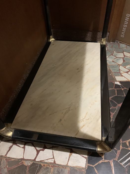 Маса с мрамор на две нива с колела