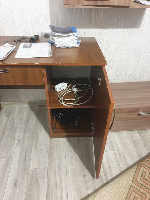 Продам стол письменыйне дорого