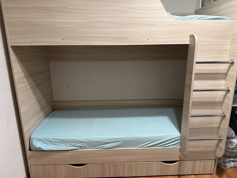 Продам кровать двухъярусную