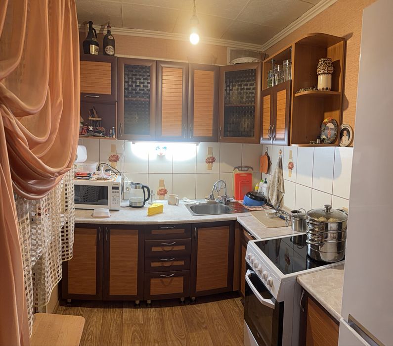 Кухонный гарнитур б/у с мойкой