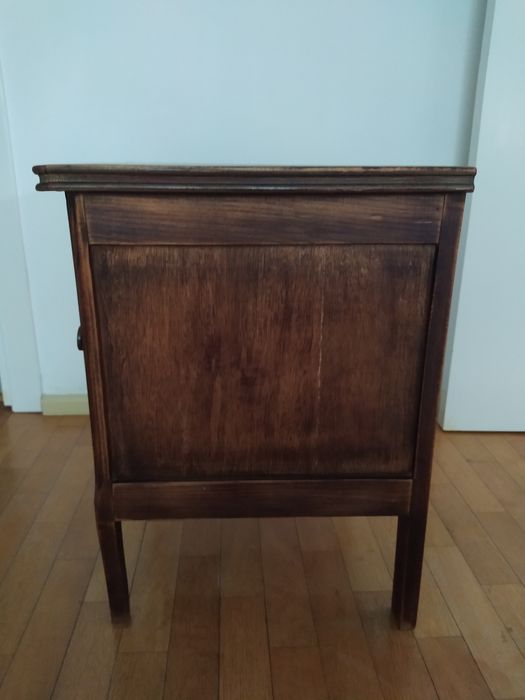 Вимтидж шкаф от истинско дръво