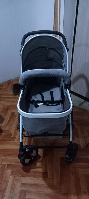 Детская коляска б/у прочная