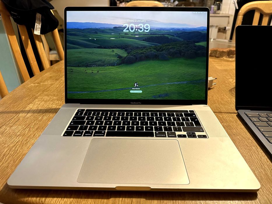 MacBook Pro 16” 2019 i9 / 16GB RAM / 1TB SSD – лично предаване София