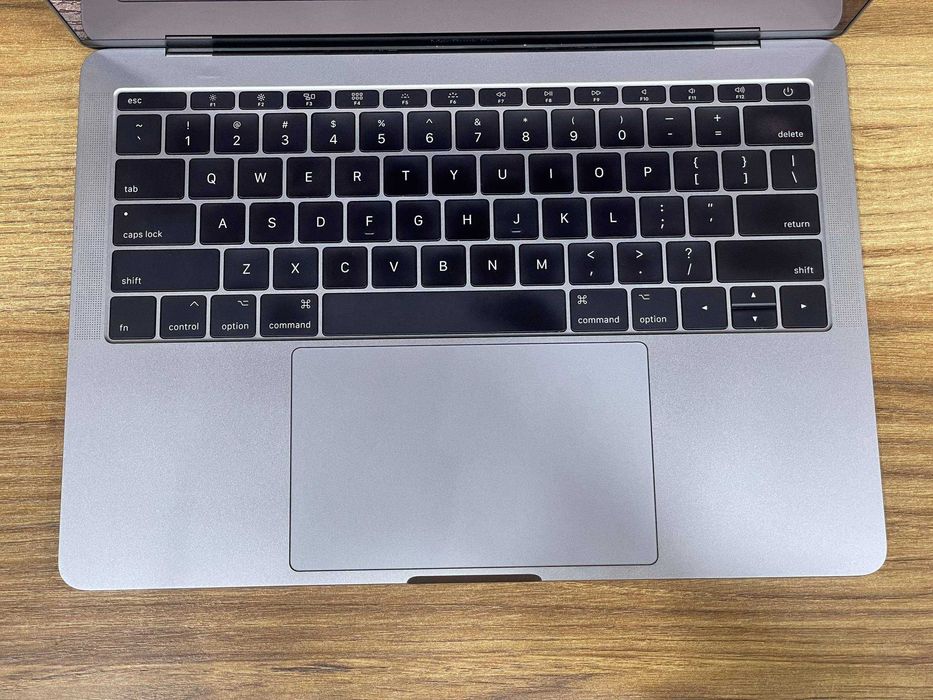 Macbook Pro Ideal holatda Sotiladi